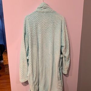 Never worn before teal bathrobe